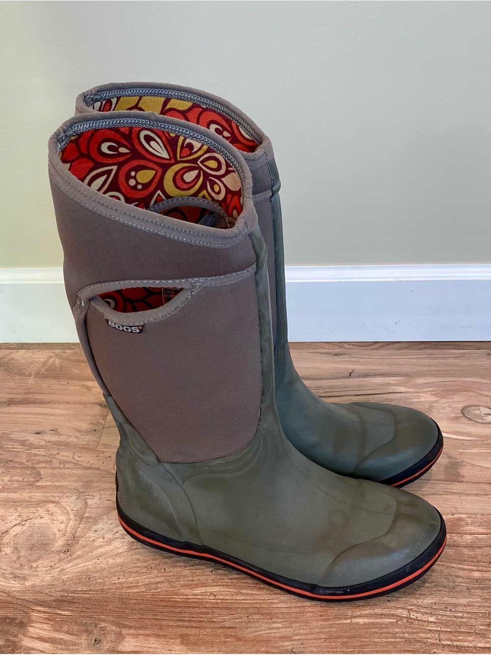 Bogs Women's Gray Tall Rain Boots with Patterned Lining women’s size 12